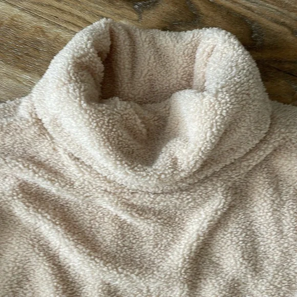 Tuckernuck Rollins Teddy Fleece Sherpa Pullover - Picture 2 of 10